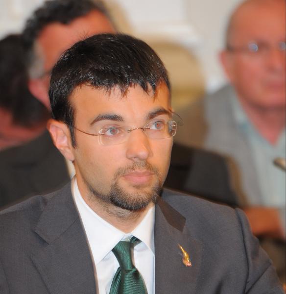 «Mi incateno alla scuola per salvarla»