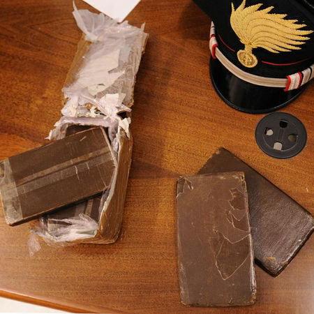 Droga e armi: 45 arresti