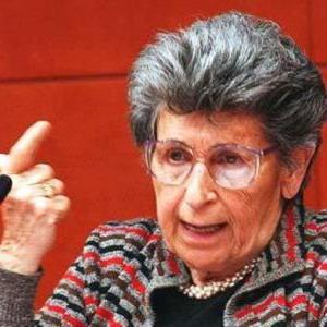 “Punito” da Facebook per un libro di Miriam Mafai