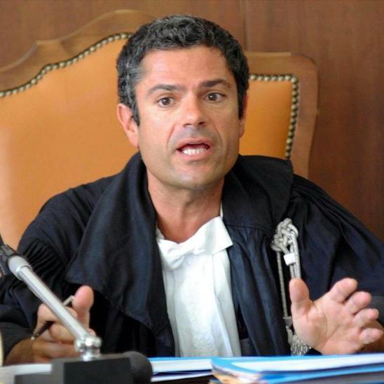 «Se testimoni, tua figlia…»