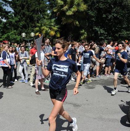 La fiaccola tra gli studenti<BR>TUTTE LE FOTO