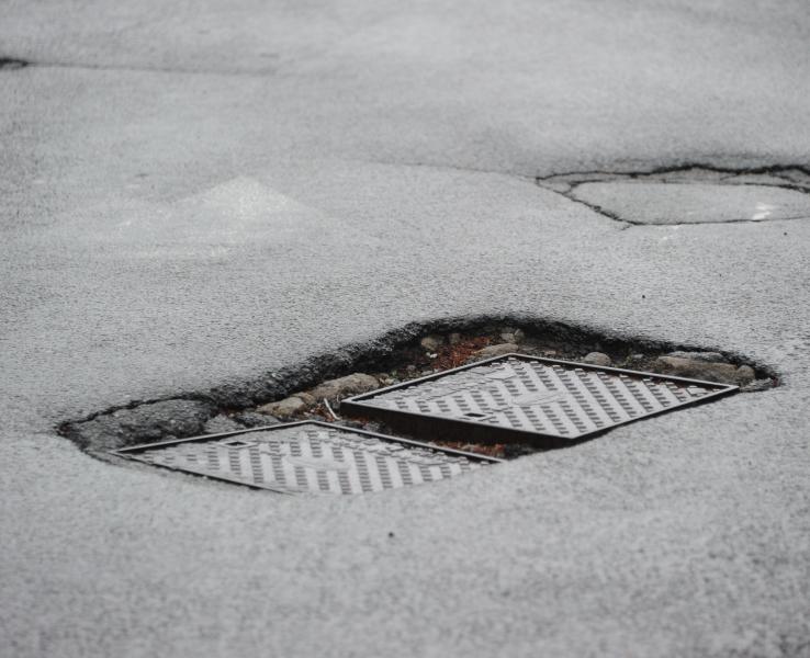 Strade piene di buche