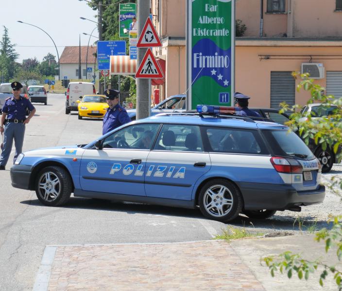 Truffa dello specchietto: nei guai