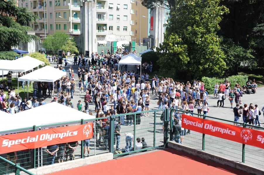 Ubriachi alla festa degli studenti
