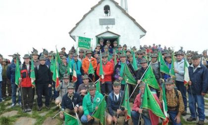 La festa degli alpini<BR>in vetta al Camino