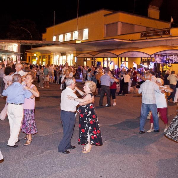 Liscio in piazza