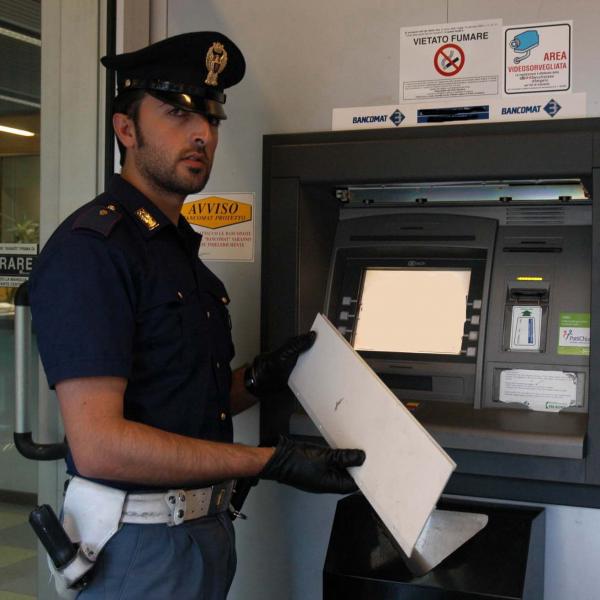 Truffe agli sportelli bancomat