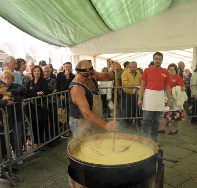Vin, tome e tomin al Piazzo