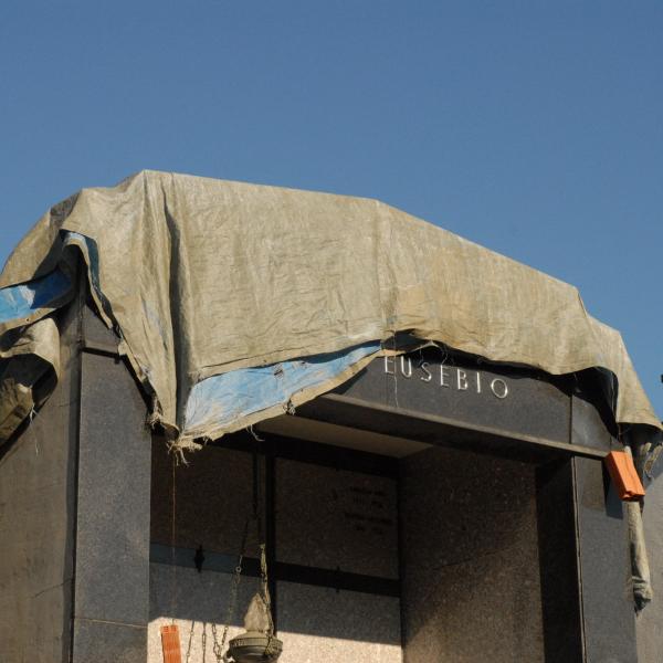 Raffica di furti di rame nei cimiteri
