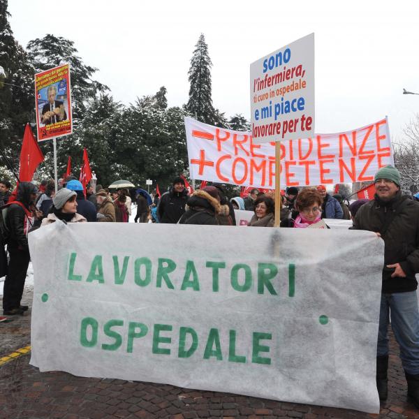 Sanità, tutti in piazza contro i tagli della Regione