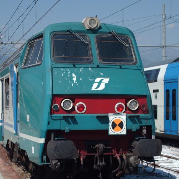 Il passaggio a livello non si chiude: fermo il treno per Biella