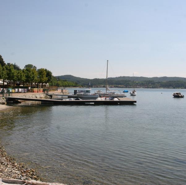 Un tuffo nel lago per festeggiare il 2013