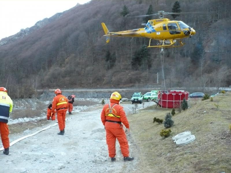 A fuoco i boschi della Valle Cervo