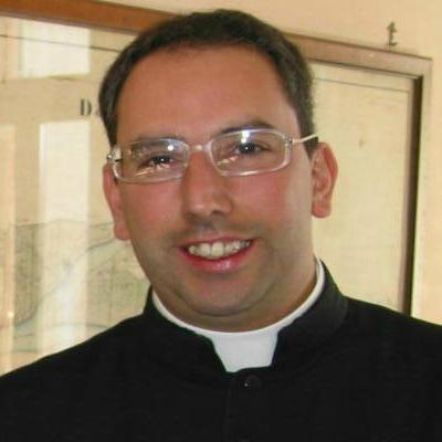 Sacerdote e “poliziotto”
