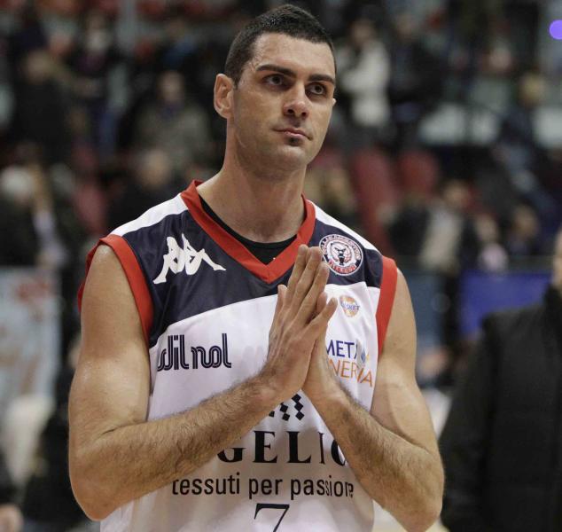 Basket: Angelico lotta ma non sorprende Varese
