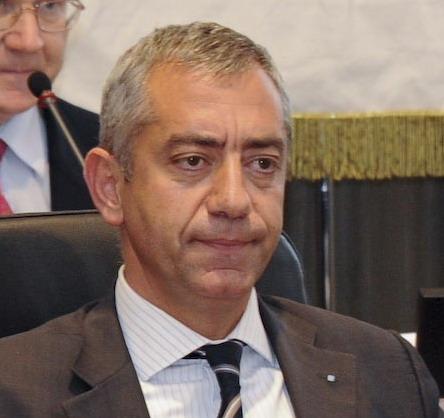 Tagliati tre assessori