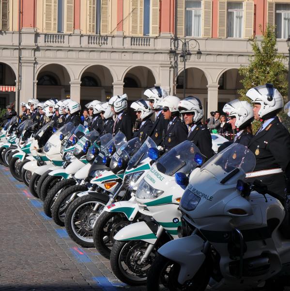 Il vigile saluterà… i morti