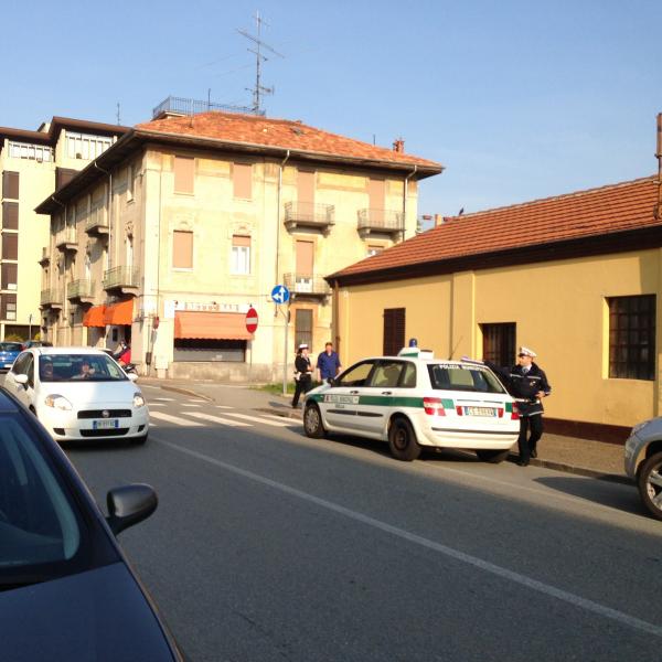 Mamma e figlia travolte da un’auto