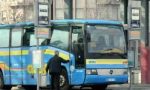 "Non può parcheggiare al posto del bus", giù minacce e insulti ai poliziotti