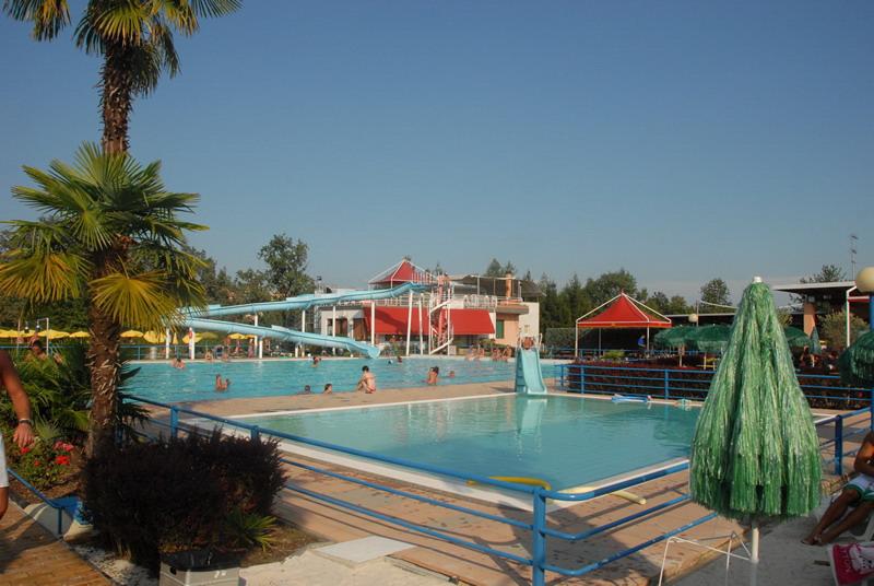 Stroncato da malore in piscina