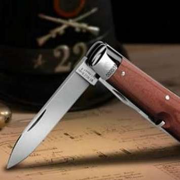 Trovato con un coltello a serramanico
