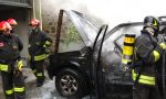 Altra auto di uno straniero a fuoco