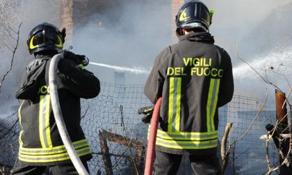 Bombola a fuoco mentre pregano: taxista li “salva”