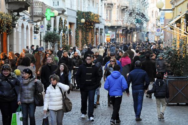 Fa pipì in via Italia ventenne denunciato