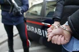 Litiga con la moglie, minaccia i carabinieri