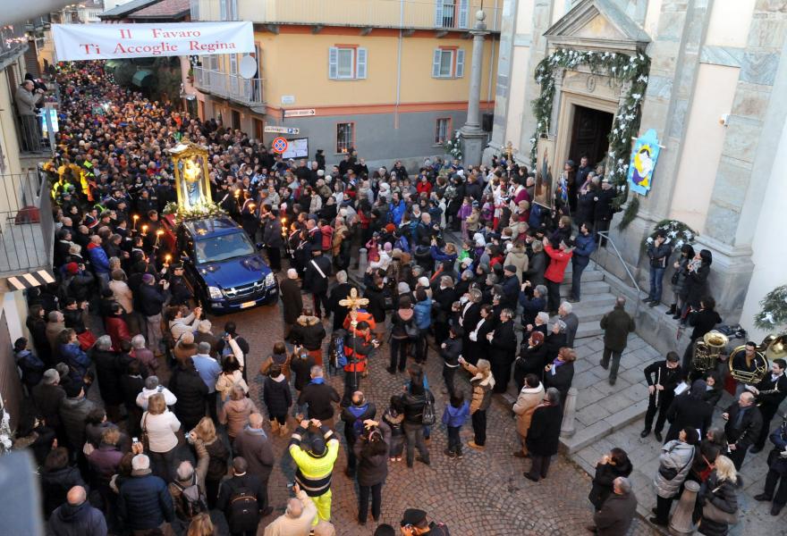 In duemila accompagnano la Madonna da Oropa a Biella