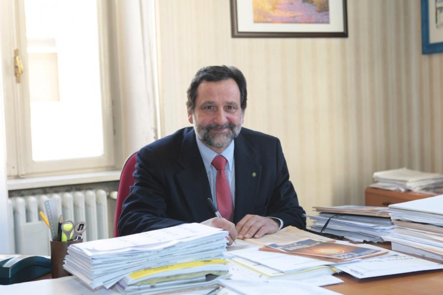 Meno rimborsi per aiutare l’asilo