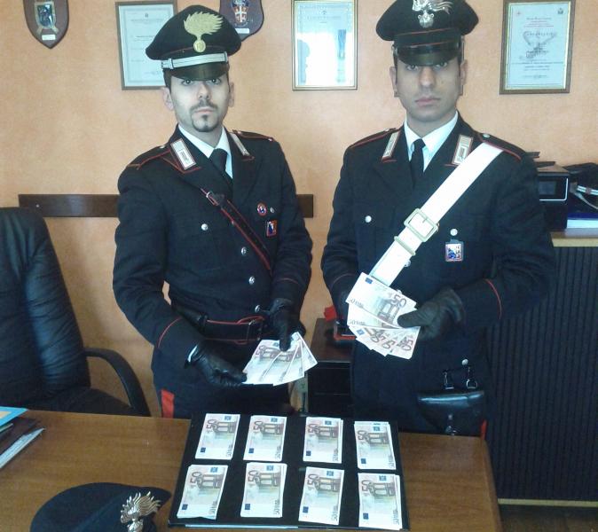 Banconote fotocopiate al posto di quelle vere