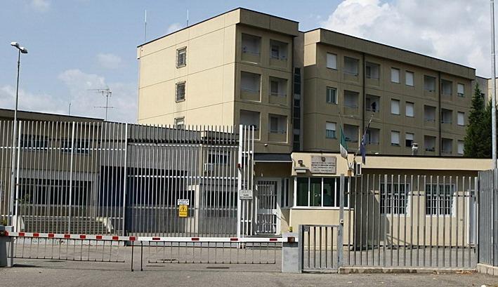 Torture in carcere a tre detenuti: sospesi 23 agenti della Polizia Penitenziaria di Biella