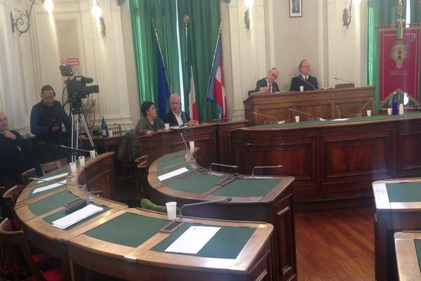 E’ crisi di maggioranza, il sindaco Gentile fa sospendere il consiglio comunale