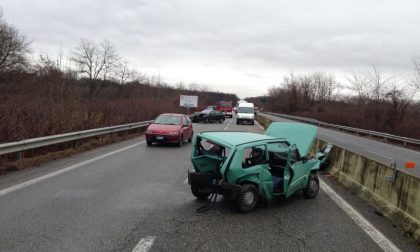 Scontro tra auto, superstrada in tilt