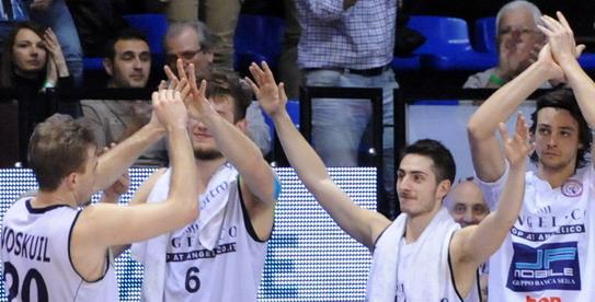 Clamoroso Voskuil: 40 punti nella sesta vittoria di fila Angelico
