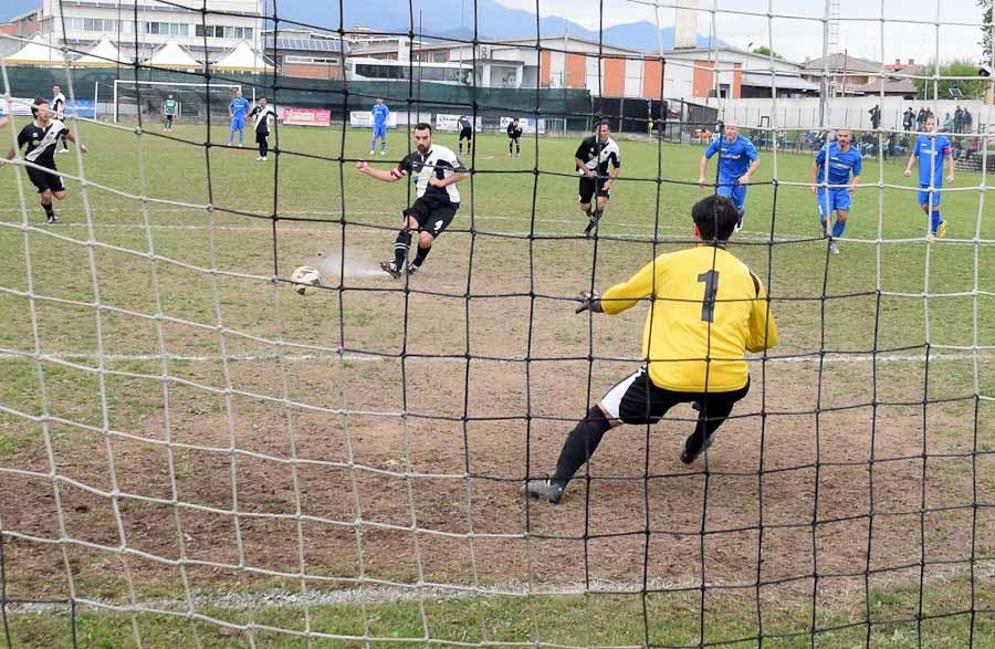 Calcio Promozione Partita Ponderano-Stresa