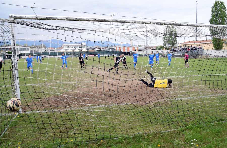 Calcio Promozione Partita Ponderano-Stresa