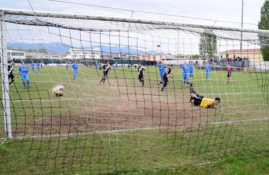 Calcio Promozione Partita Ponderano-Stresa