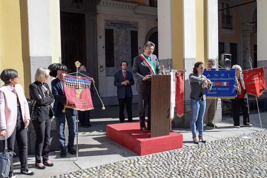 Commemorazione Liberazione Con Studenti In Piazza Duomo