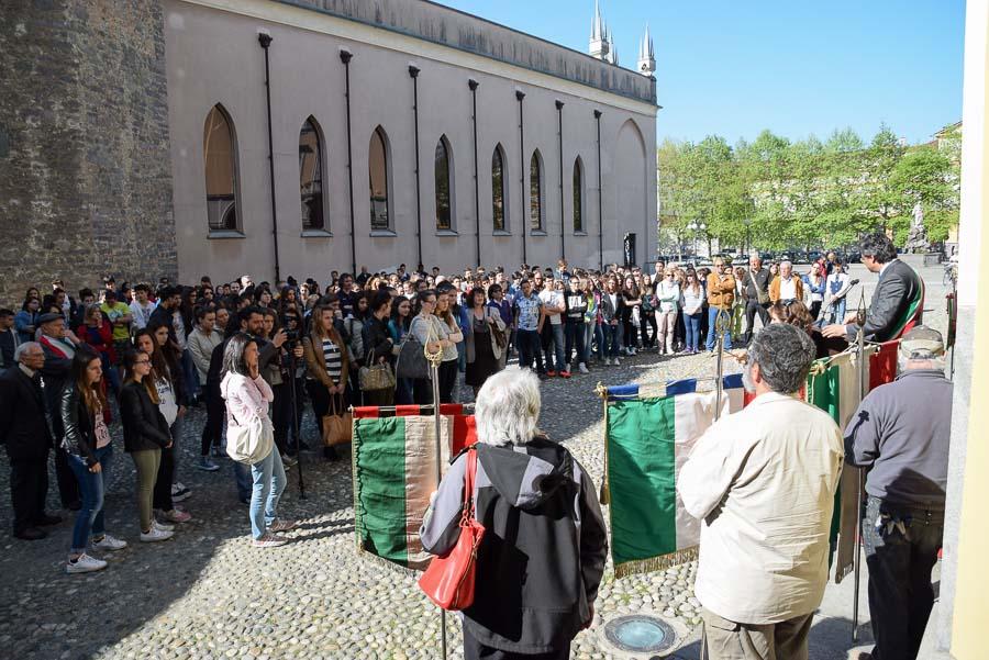 Commemorazione Liberazione Con Studenti In Piazza Duomo