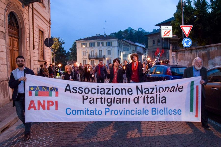 Fiaccolata Anpi Per Le Vie Di Biella
