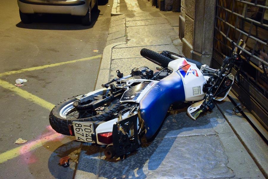 Incidente Via Repubblica Auto Tampona Motociclista