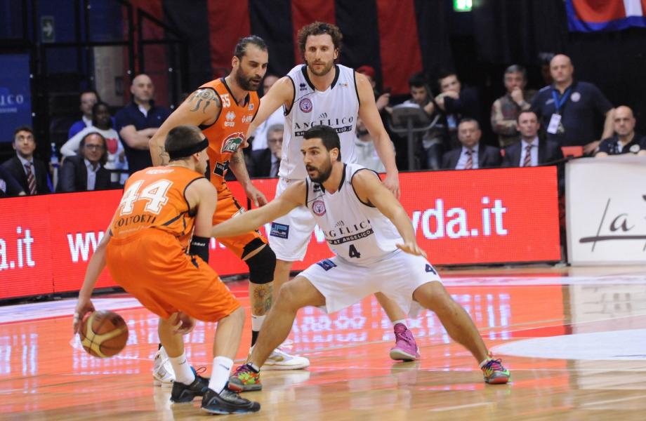Cavicchioli va… a canestro con Murta