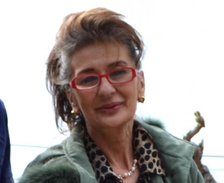 Sbranata dai cani, patteggia la figlia
