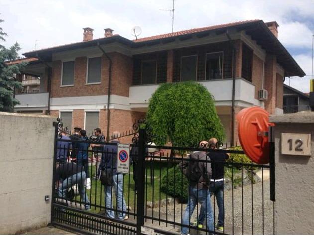 Strage a Santhià: tre morti in casa