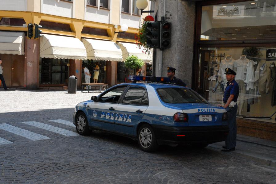 Accoltella il vicino durante un litigio
