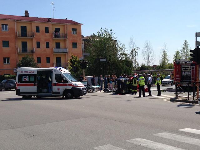 Si ribalta in via Ivrea, è grave