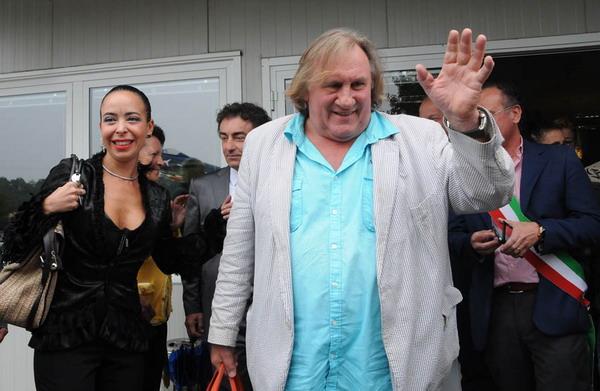 Gerard Depardieu è atterrato questa mattina a Cerrione. Girerà la sua parte nel film Creators