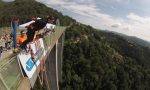 Un lancio speciale dal Ponte Colossus per il Giro d'Italia
